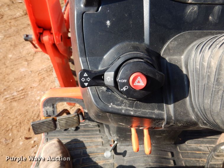 image for item JI9263 Kubota B2650  MFWD tractor