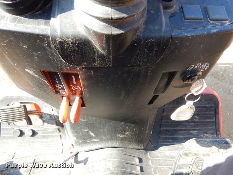 image for item JI9263 Kubota B2650  MFWD tractor