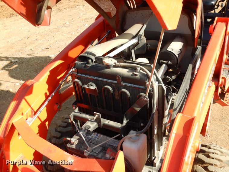 image for item JI9263 Kubota B2650  MFWD tractor