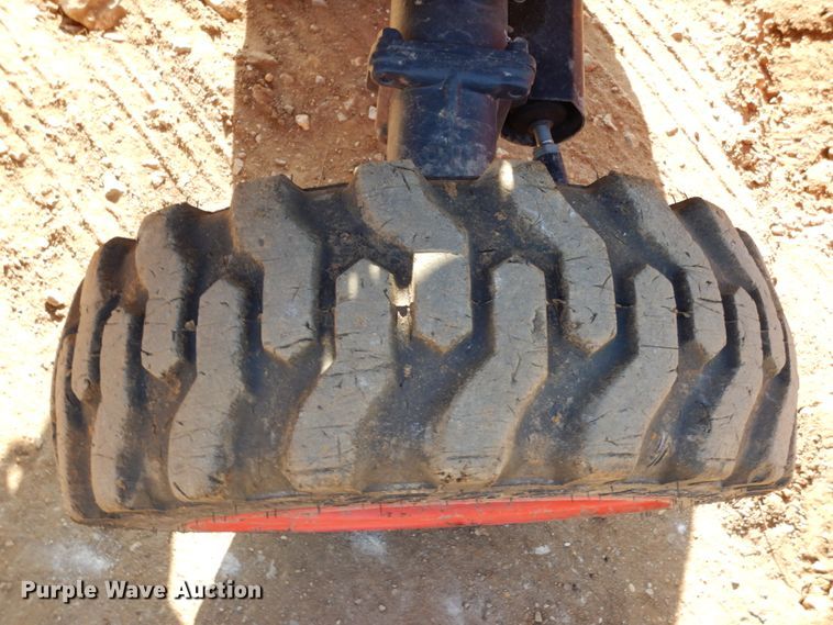 image for item JI9263 Kubota B2650  MFWD tractor