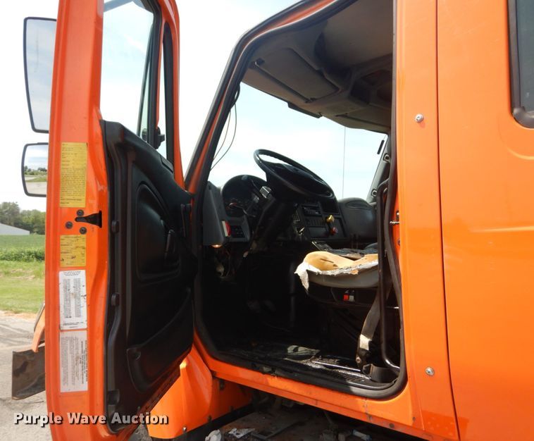 image for item JI9464 2007 International 7300  Crew Cab dump truck