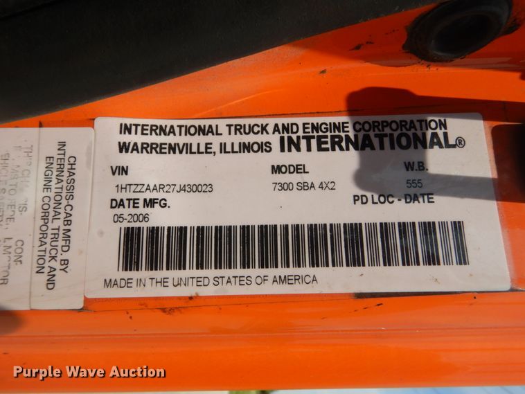 image for item JI9464 2007 International 7300  Crew Cab dump truck