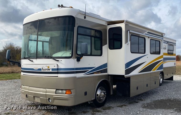 image for item JN9089 2003 Fleetwood Bounder  RV