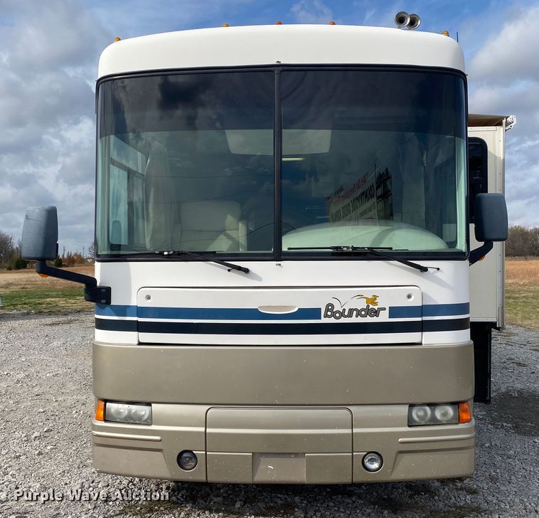 image for item JN9089 2003 Fleetwood Bounder  RV