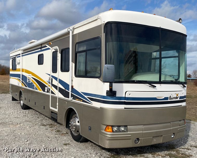 image for item JN9089 2003 Fleetwood Bounder  RV