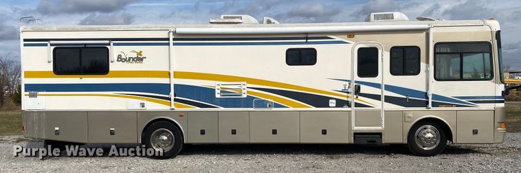 image for item JN9089 2003 Fleetwood Bounder  RV