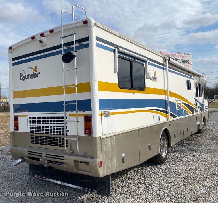 image for item JN9089 2003 Fleetwood Bounder  RV