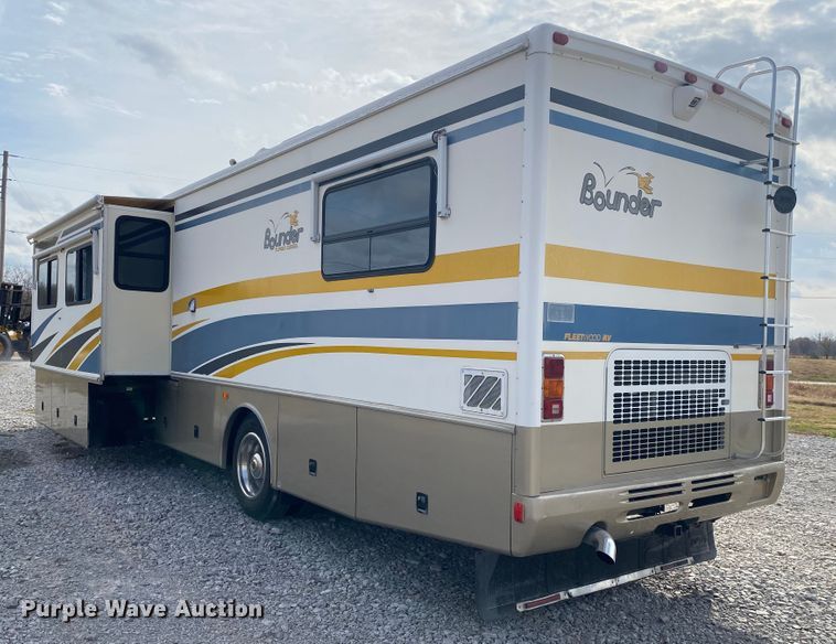 image for item JN9089 2003 Fleetwood Bounder  RV