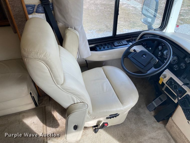 image for item JN9089 2003 Fleetwood Bounder  RV