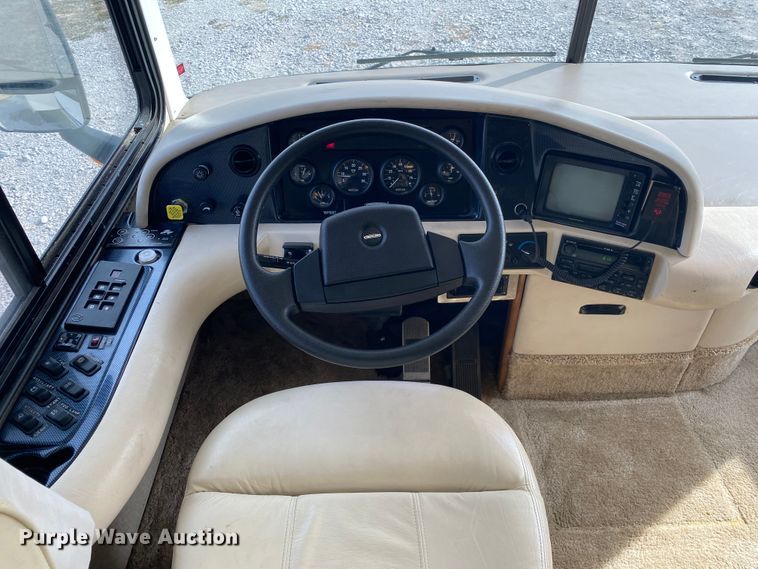 image for item JN9089 2003 Fleetwood Bounder  RV