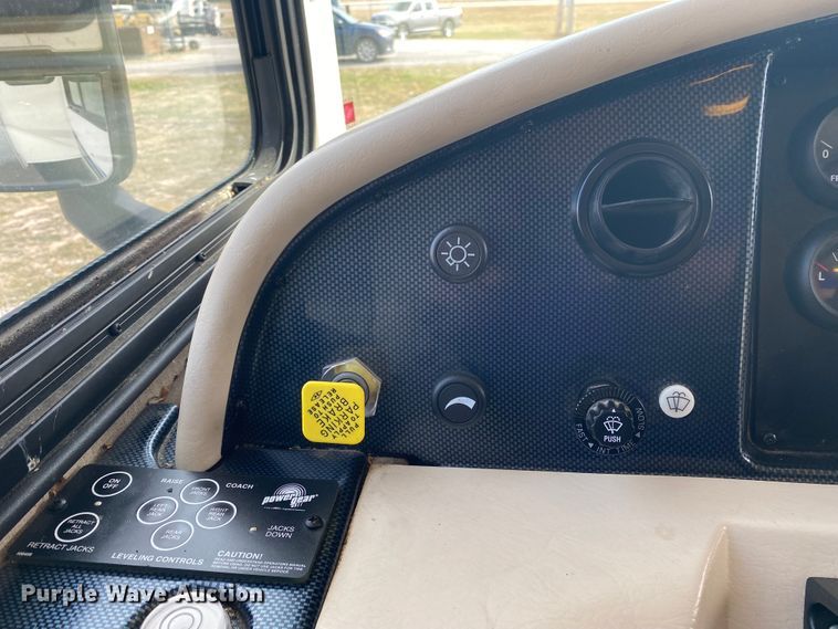 image for item JN9089 2003 Fleetwood Bounder  RV