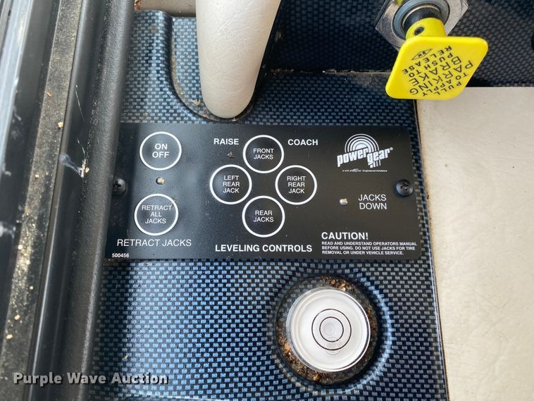 image for item JN9089 2003 Fleetwood Bounder  RV