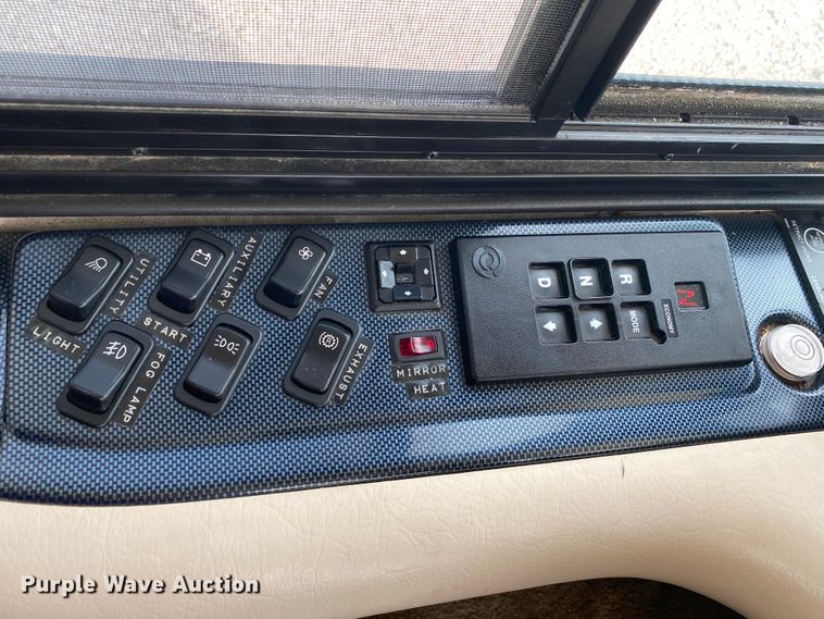 image for item JN9089 2003 Fleetwood Bounder  RV