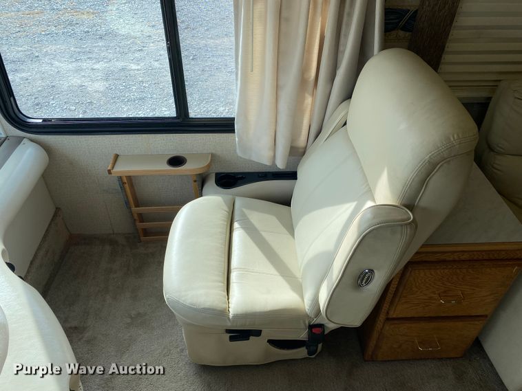 image for item JN9089 2003 Fleetwood Bounder  RV