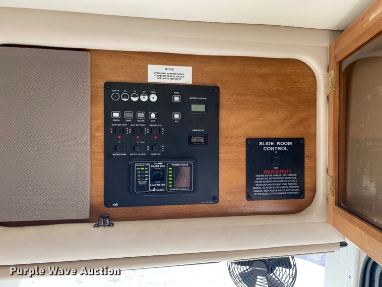 image for item JN9089 2003 Fleetwood Bounder  RV