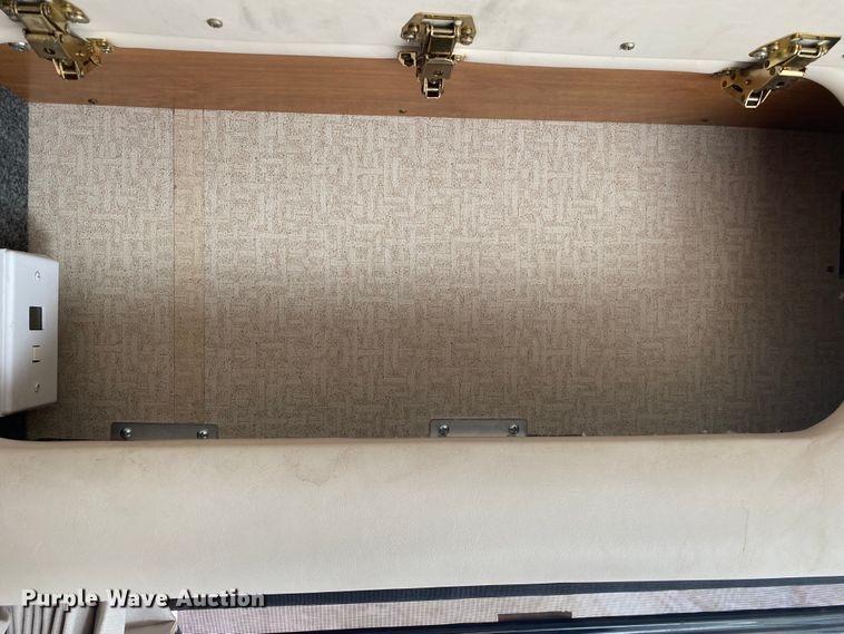 image for item JN9089 2003 Fleetwood Bounder  RV