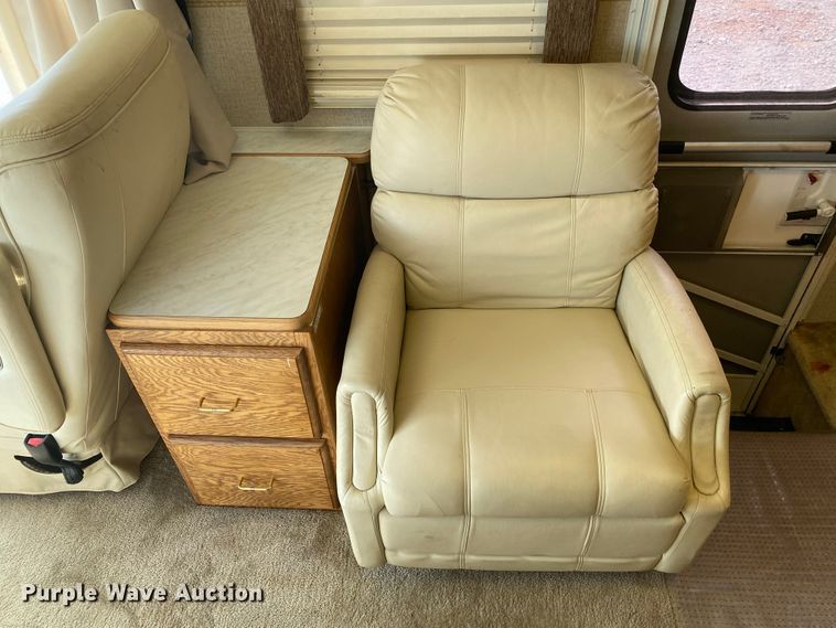 image for item JN9089 2003 Fleetwood Bounder  RV