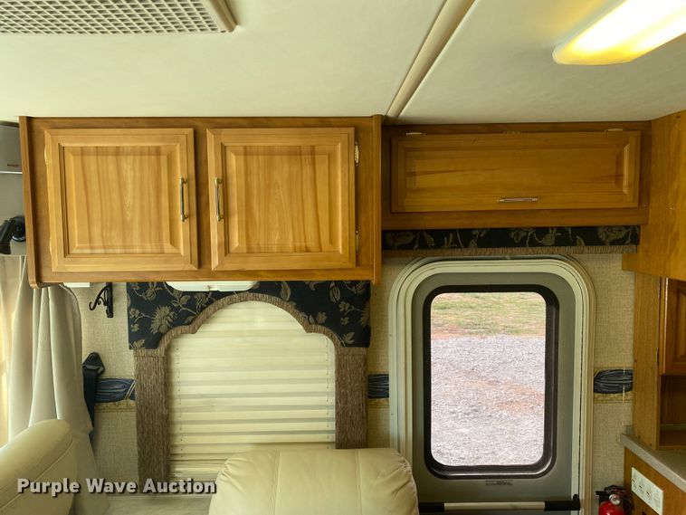 image for item JN9089 2003 Fleetwood Bounder  RV