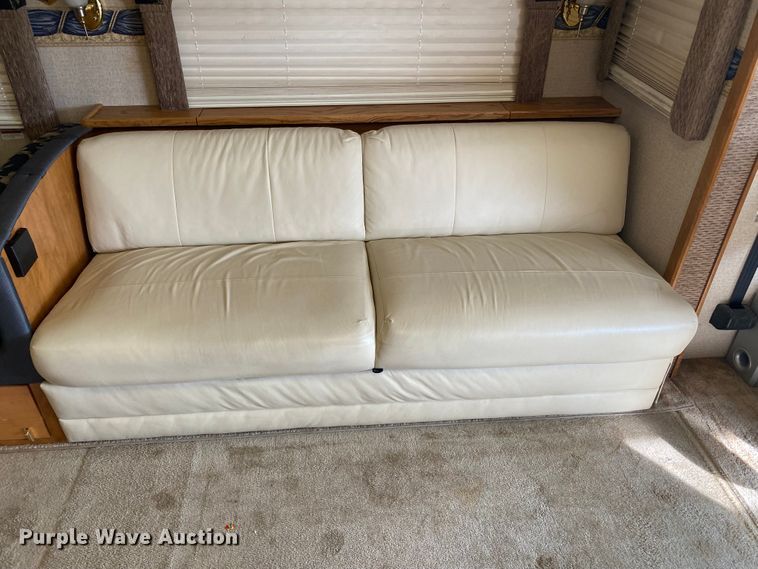 image for item JN9089 2003 Fleetwood Bounder  RV
