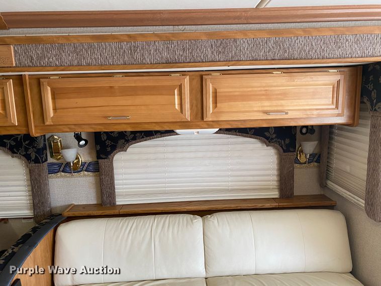 image for item JN9089 2003 Fleetwood Bounder  RV