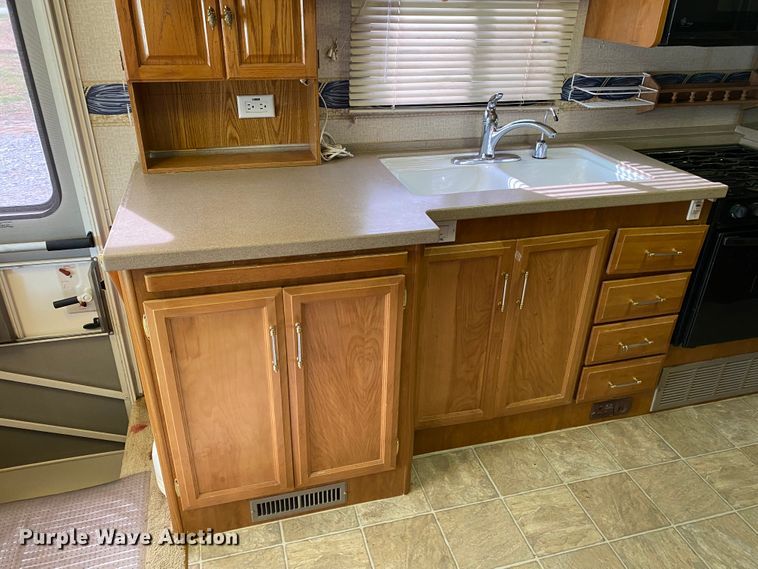 image for item JN9089 2003 Fleetwood Bounder  RV