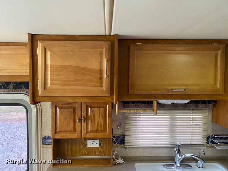 image for item JN9089 2003 Fleetwood Bounder  RV