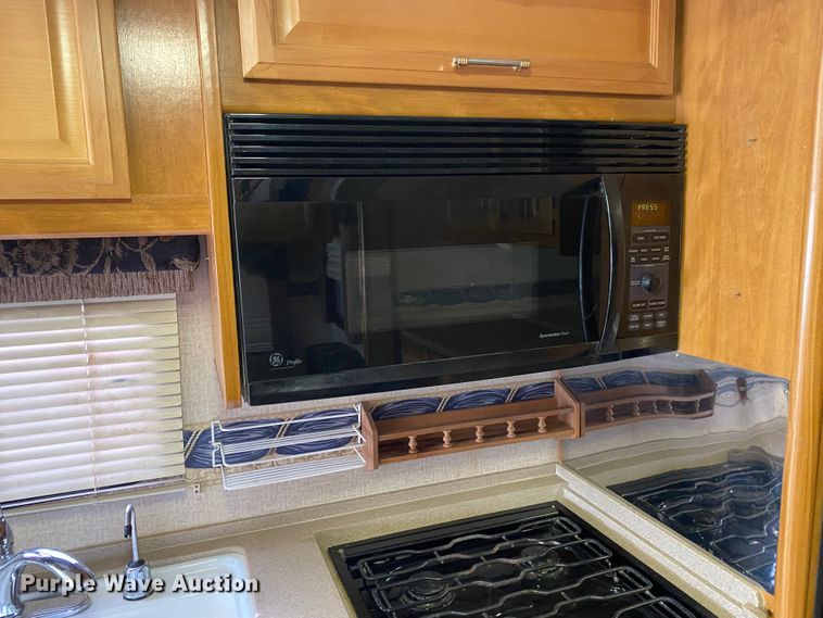 image for item JN9089 2003 Fleetwood Bounder  RV