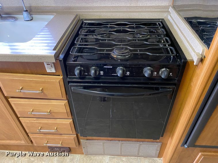 image for item JN9089 2003 Fleetwood Bounder  RV