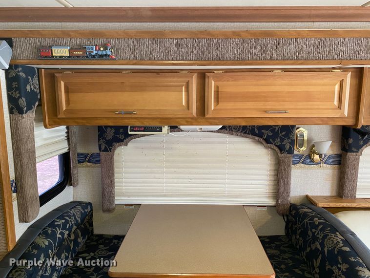 image for item JN9089 2003 Fleetwood Bounder  RV