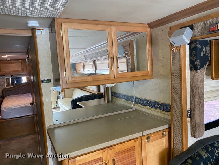 image for item JN9089 2003 Fleetwood Bounder  RV