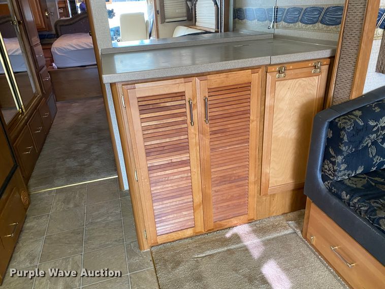 image for item JN9089 2003 Fleetwood Bounder  RV