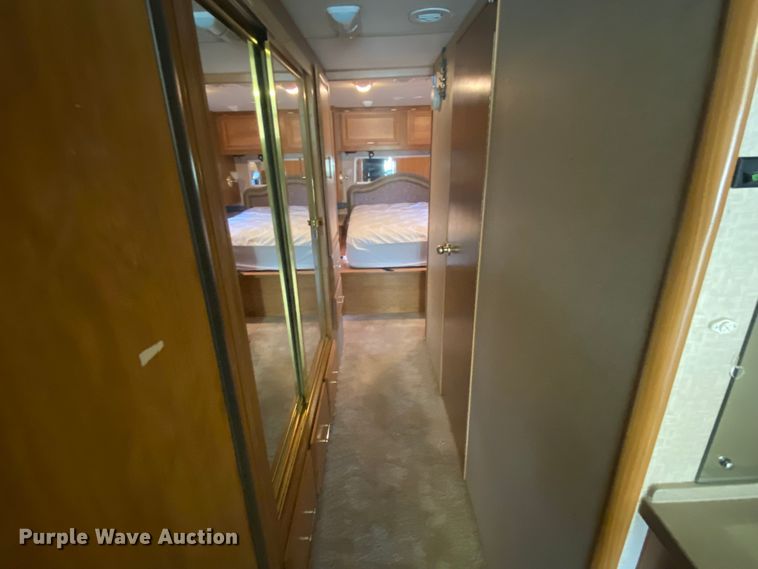 image for item JN9089 2003 Fleetwood Bounder  RV