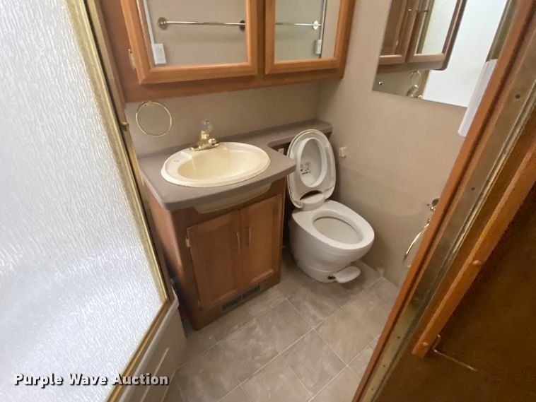 image for item JN9089 2003 Fleetwood Bounder  RV