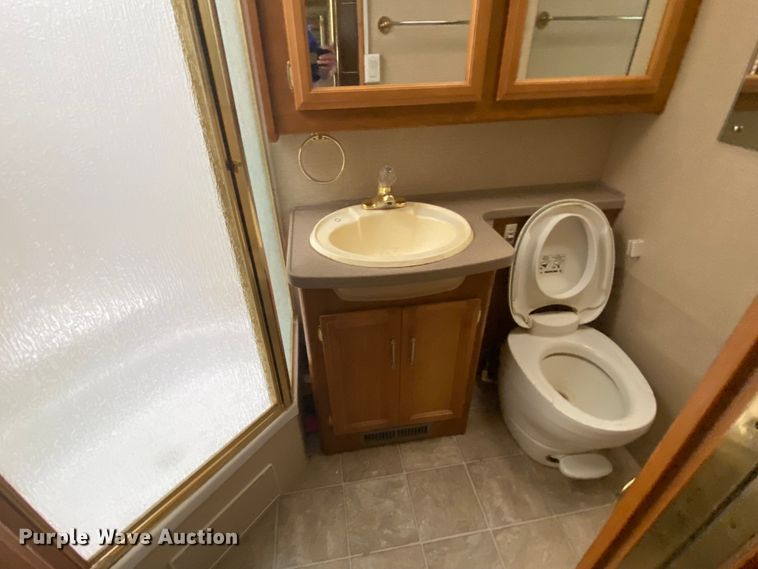 image for item JN9089 2003 Fleetwood Bounder  RV