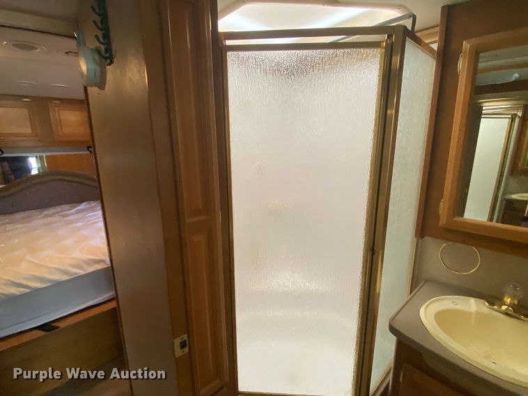 image for item JN9089 2003 Fleetwood Bounder  RV