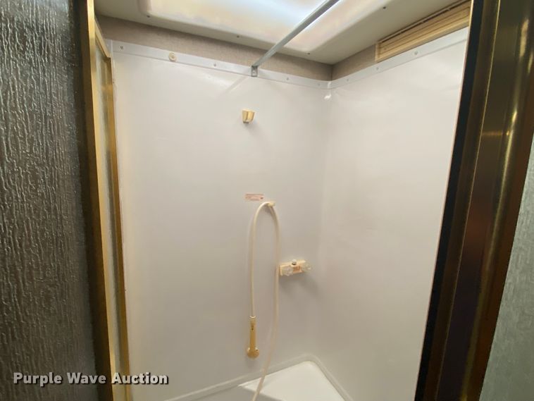 image for item JN9089 2003 Fleetwood Bounder  RV