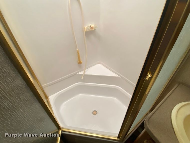 image for item JN9089 2003 Fleetwood Bounder  RV