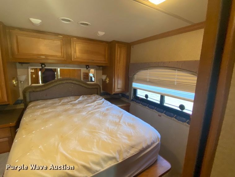 image for item JN9089 2003 Fleetwood Bounder  RV