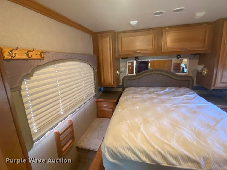 image for item JN9089 2003 Fleetwood Bounder  RV