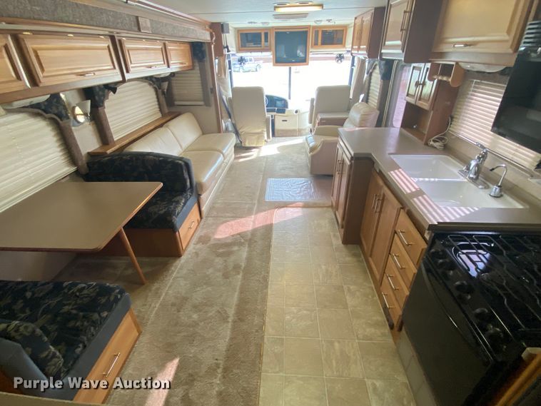 image for item JN9089 2003 Fleetwood Bounder  RV