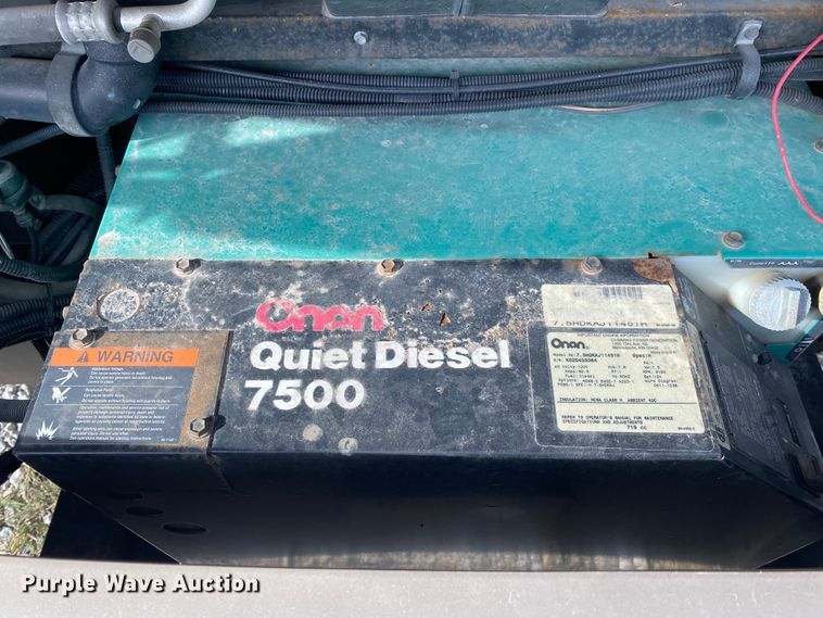 image for item JN9089 2003 Fleetwood Bounder  RV