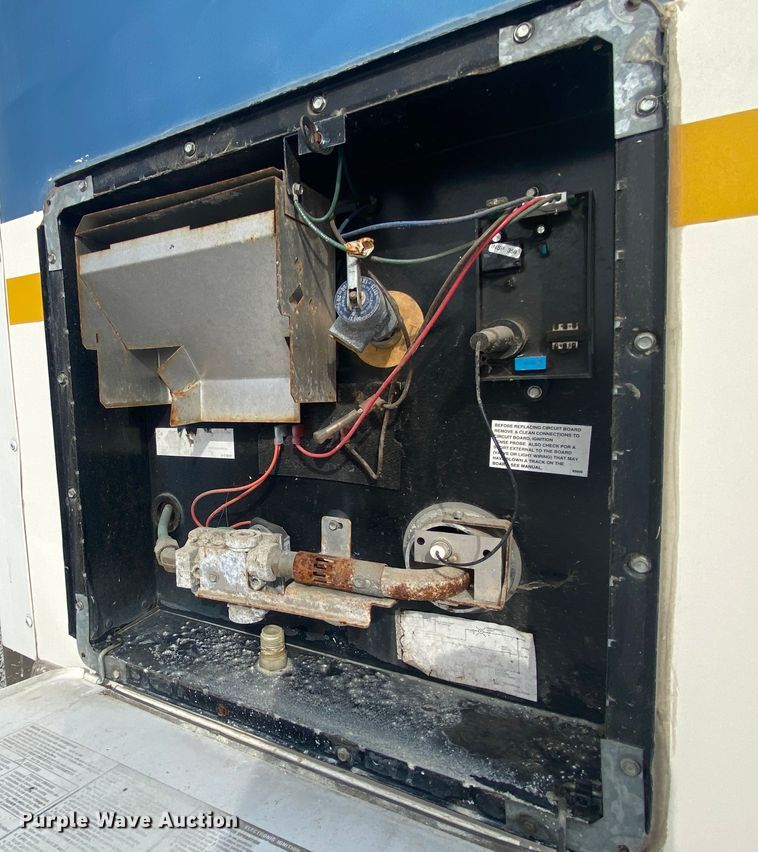 image for item JN9089 2003 Fleetwood Bounder  RV