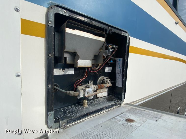 image for item JN9089 2003 Fleetwood Bounder  RV