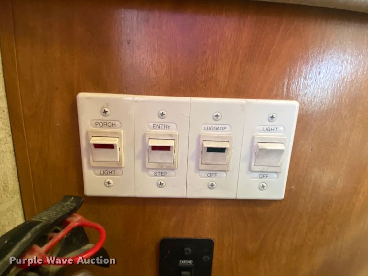 image for item JN9089 2003 Fleetwood Bounder  RV