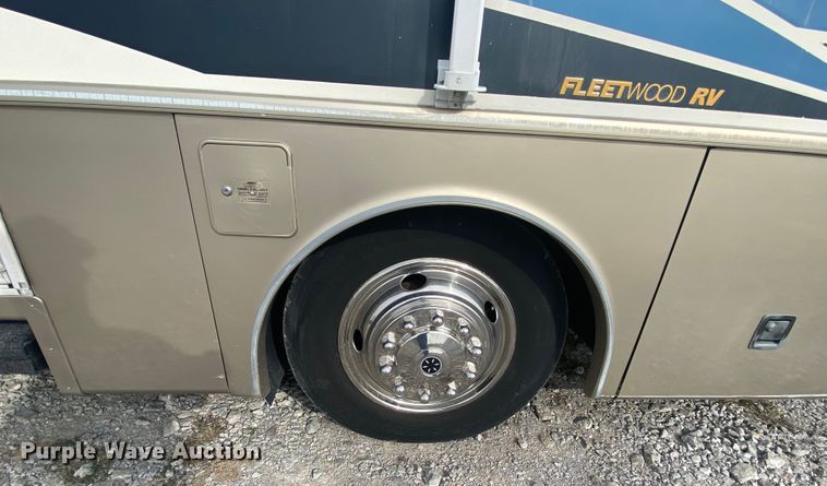 image for item JN9089 2003 Fleetwood Bounder  RV