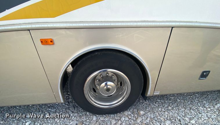 image for item JN9089 2003 Fleetwood Bounder  RV