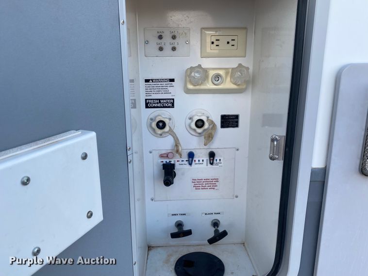 image for item JN9113 2012 Open Range 304RGR  camper