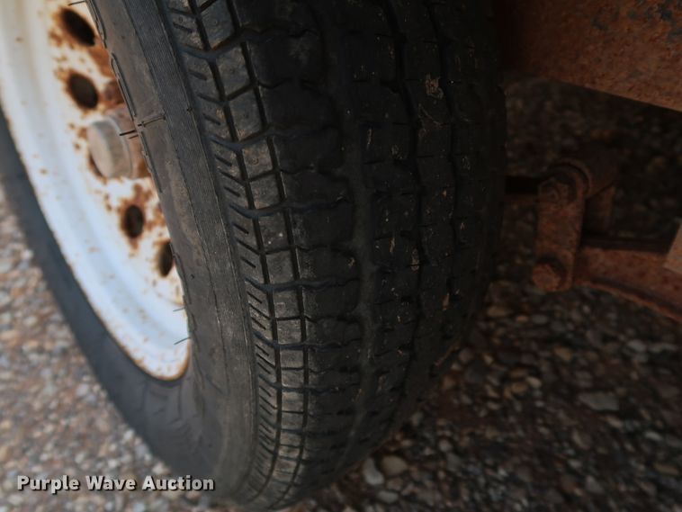 image for item JP9301 1998 Diamond C Charger  utility trailer