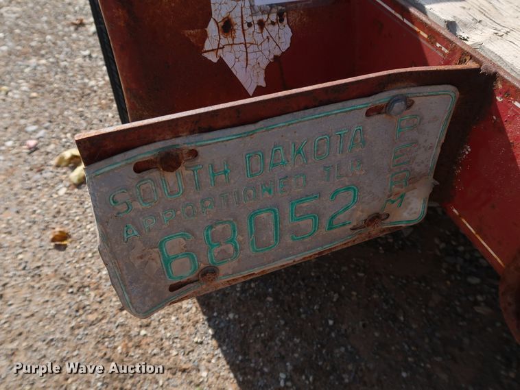 image for item JP9301 1998 Diamond C Charger  utility trailer