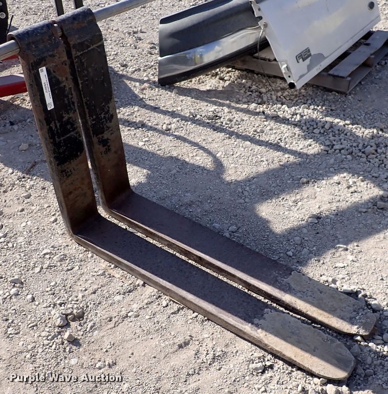 image for item JU9084 48" L loader forks